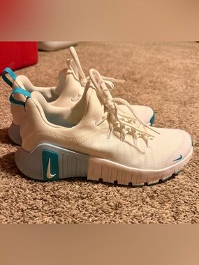 Nike White Metcon Free Sneakers with Teal Accents